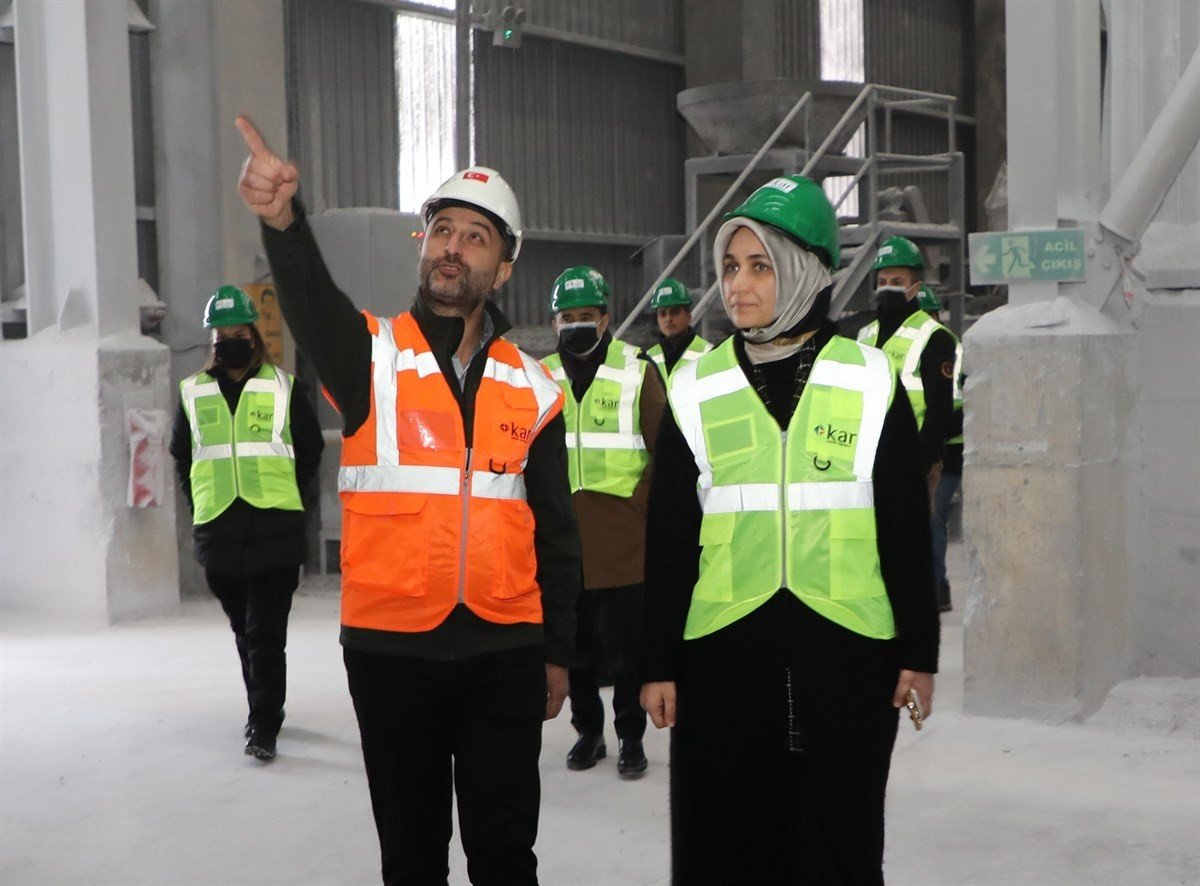 Vali dünyanın sayılı tesislerinden olan magnezyum tesisini inceledi