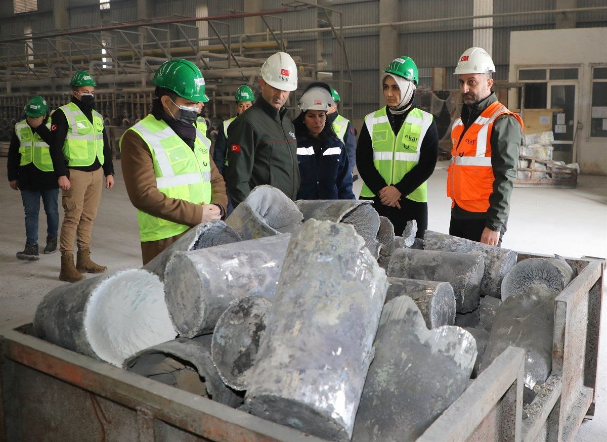 Vali dünyanın sayılı tesislerinden olan magnezyum tesisini inceledi