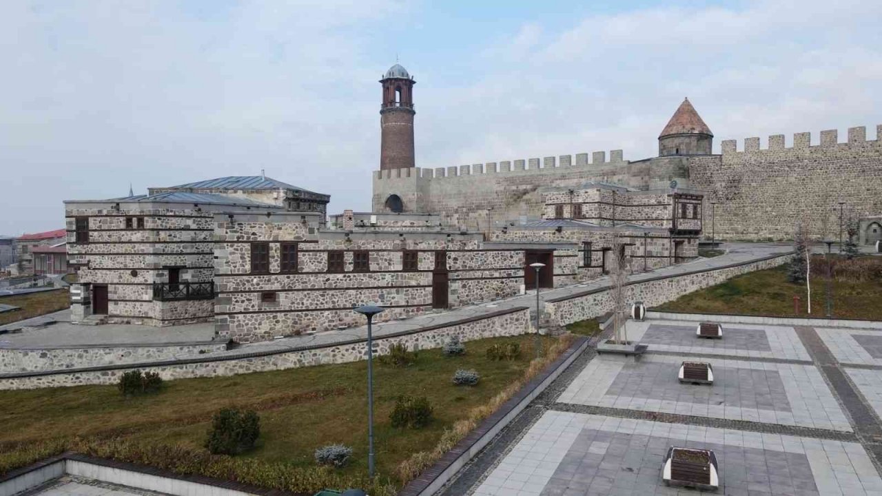 Bakan Kurum’dan Erzurum Kent Meydanı çalışmalarıyla ilgili paylaşım