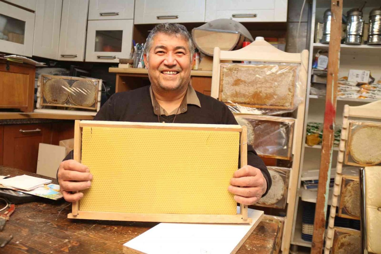 Arıları gözlemlemek için ‘Arıvaryum’ adında kovan dizayn etti