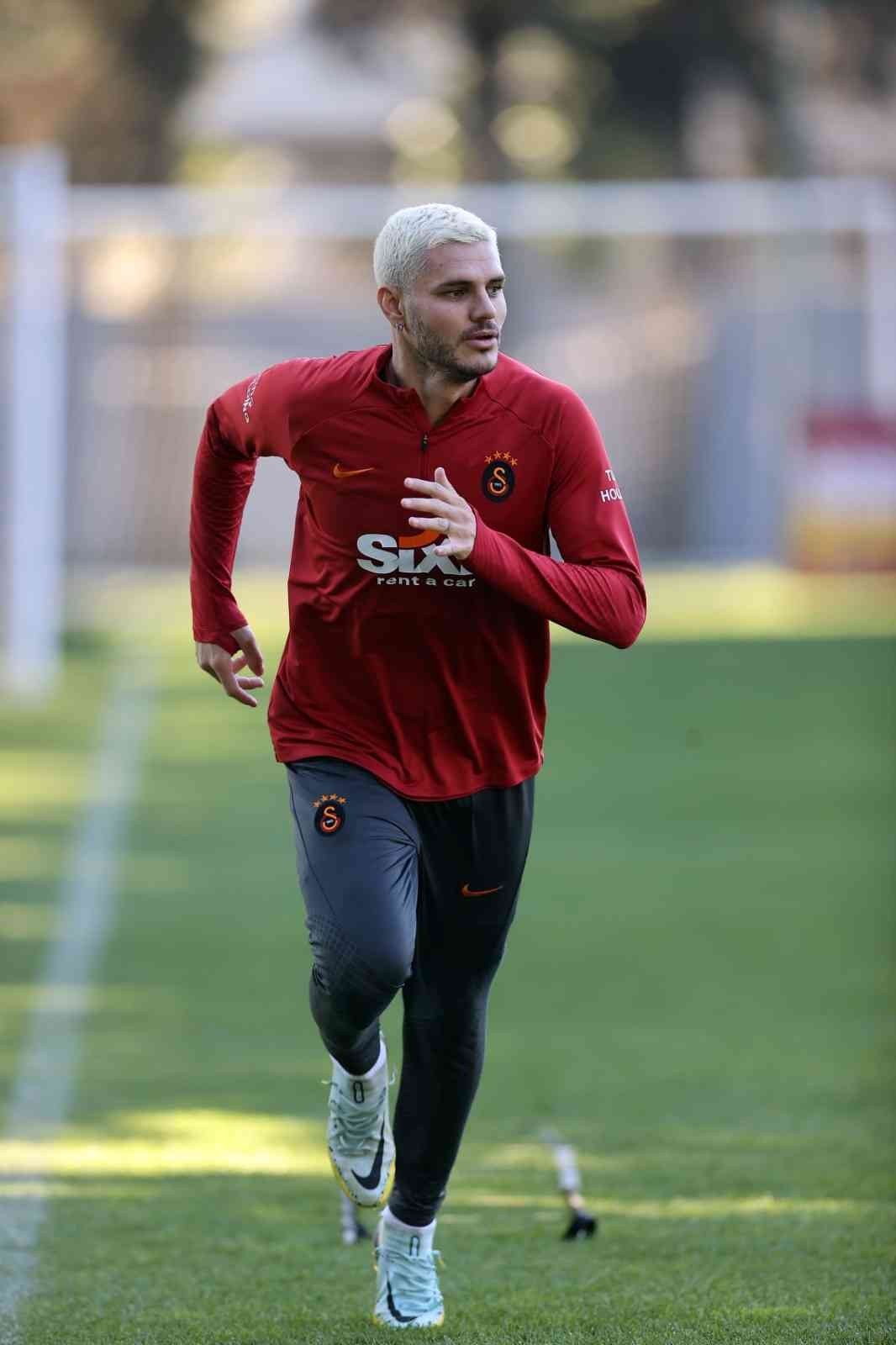 Galatasaray’da Icardi saha çalışmalarına başladı