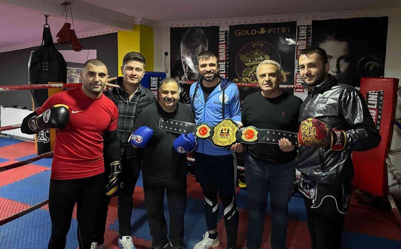 Ünlü oyuncu Çelebi şampiyonları yalnız bırakmadı