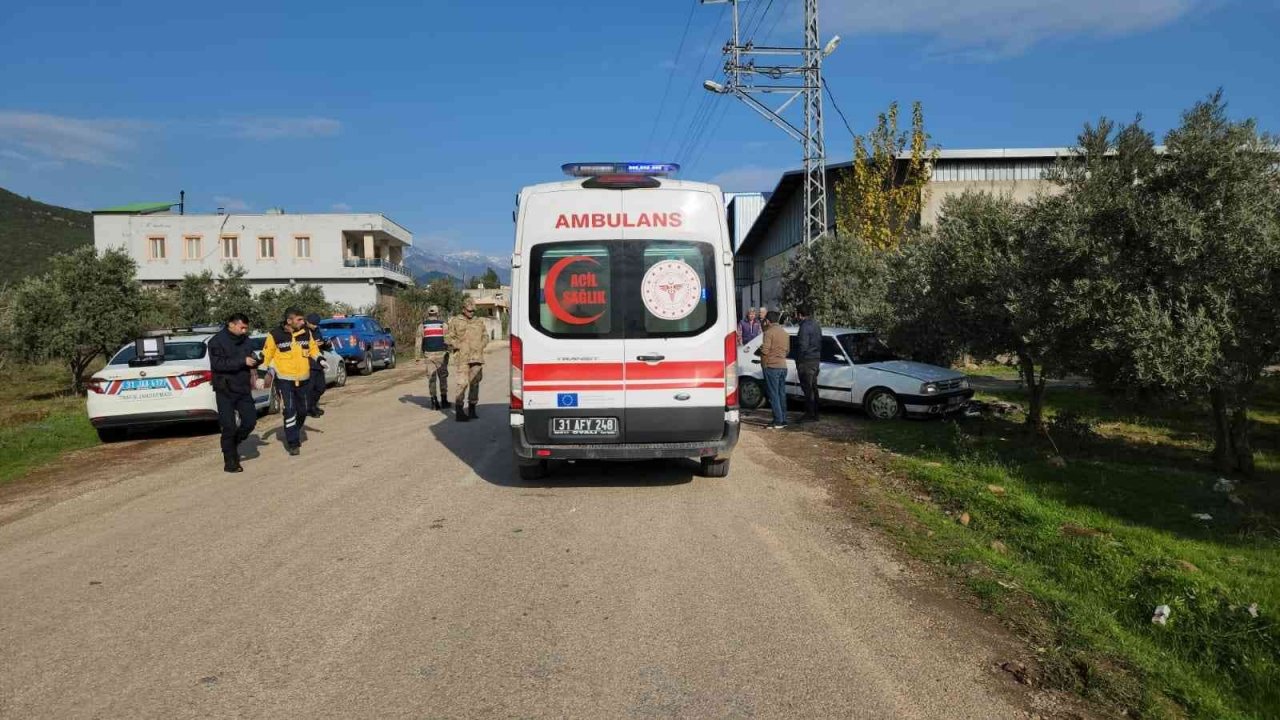 Hatay’da otomobil ile motosiklet çarpıştı: 2 yaralı