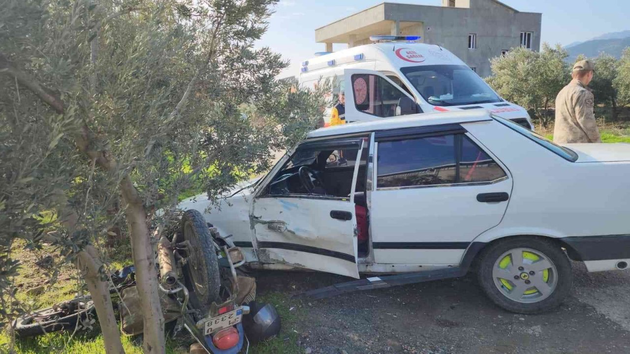 Hatay’da otomobil ile motosiklet çarpıştı: 2 yaralı