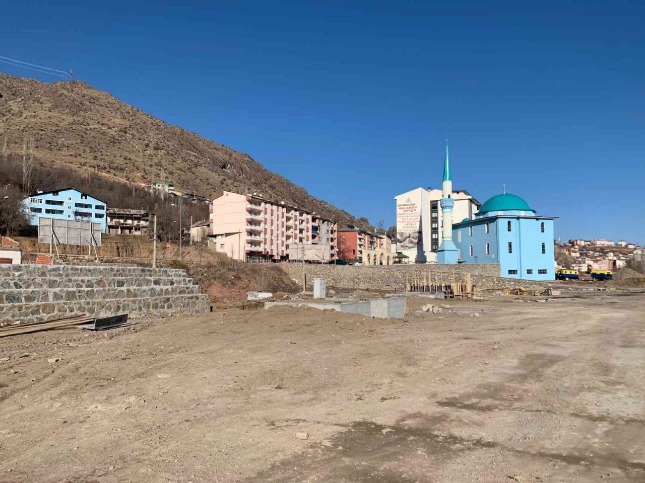 İspir Millet Bahçesi’nde kış mevsimine rağmen çalışmalar sürdürülüyor