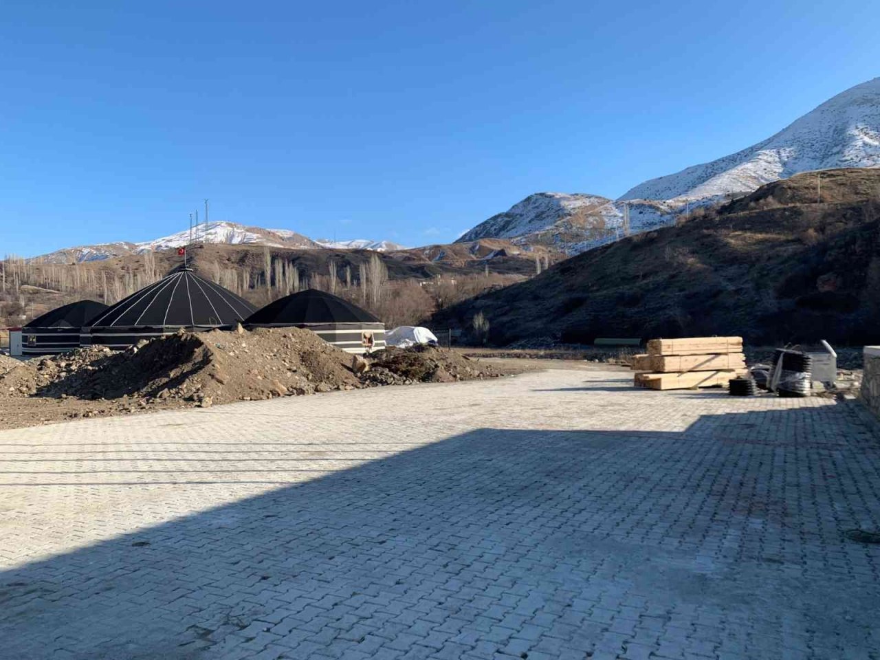 İspir Millet Bahçesi’nde kış mevsimine rağmen çalışmalar sürdürülüyor