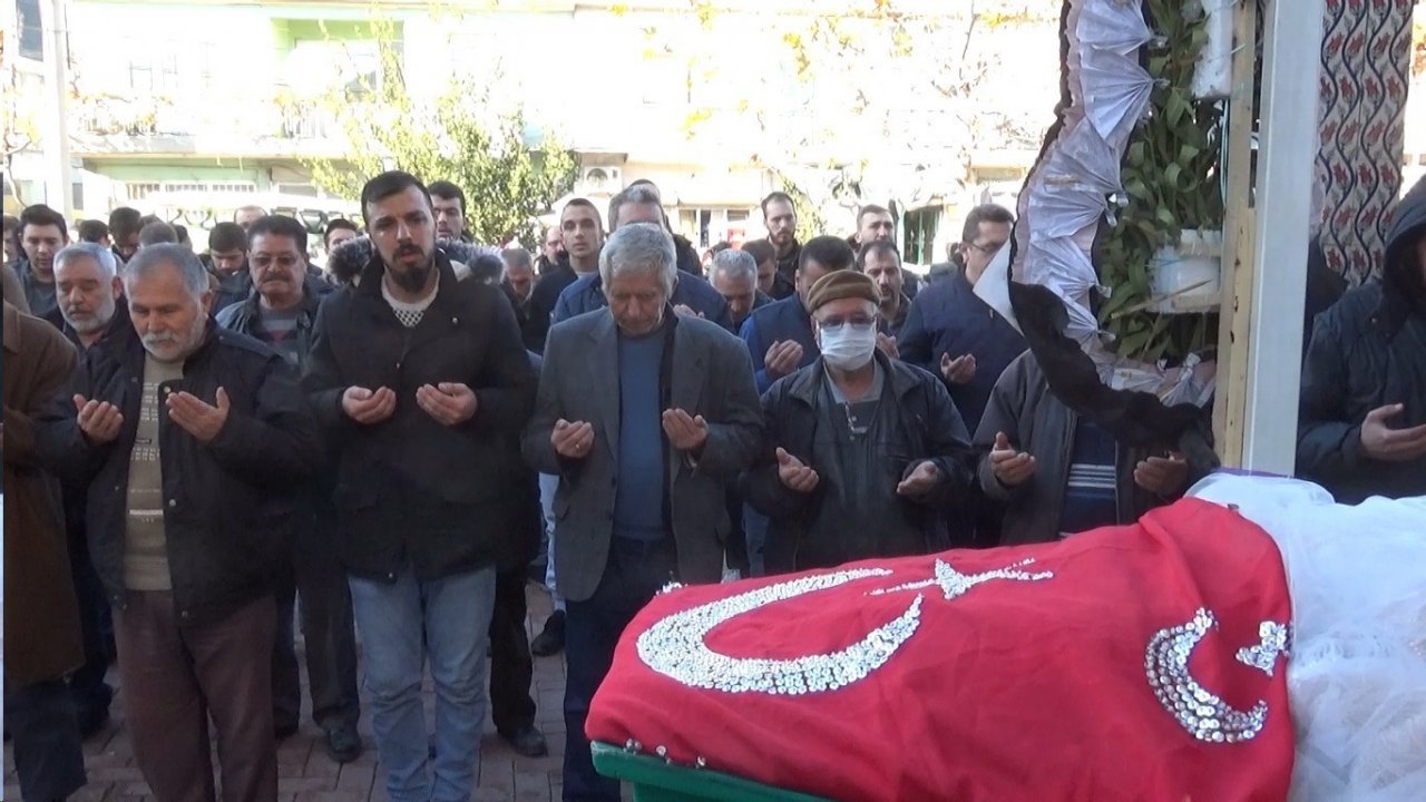 Cinayete kurban giden Tuğba gelinlikle uğurlandı