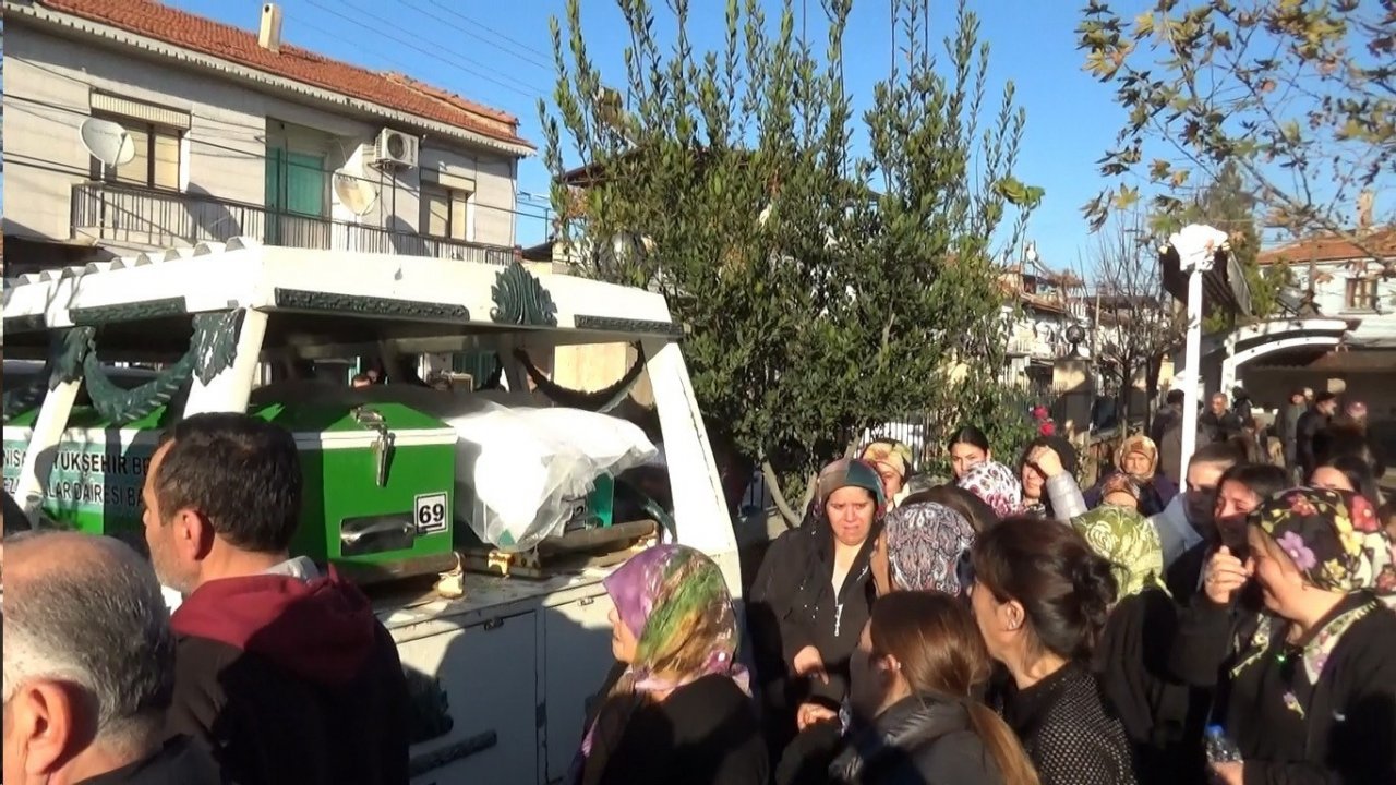 Cinayete kurban giden Tuğba gelinlikle uğurlandı