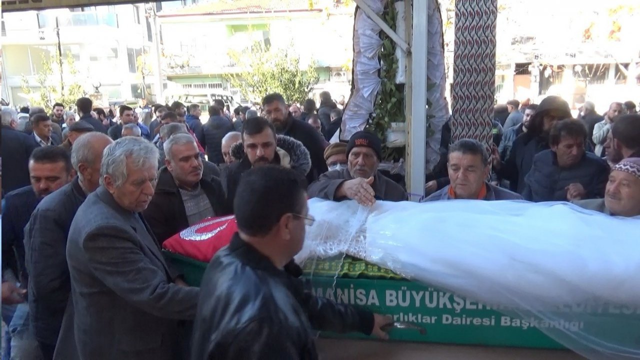 Cinayete kurban giden Tuğba gelinlikle uğurlandı