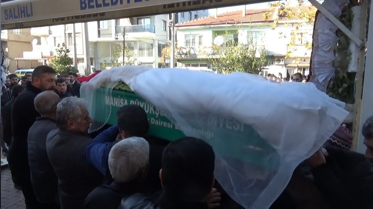 Cinayete kurban giden Tuğba gelinlikle uğurlandı