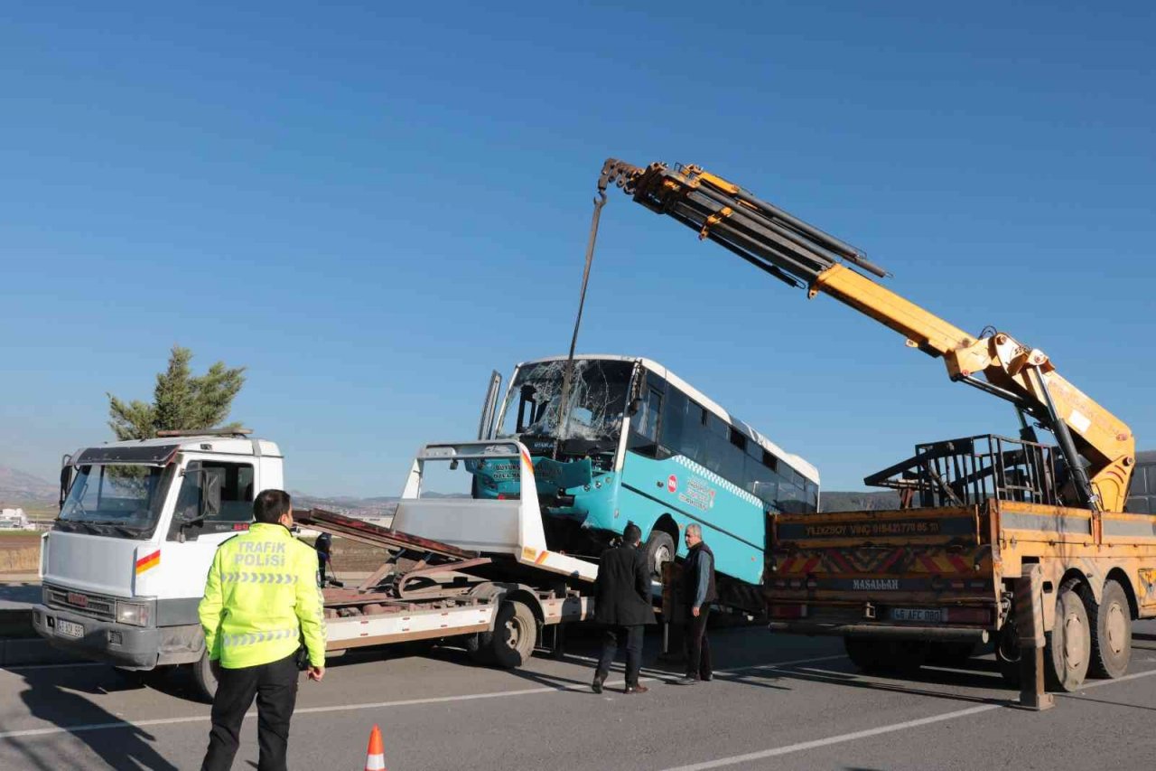 Kahramanmaraş’ta halk otobüsü devrildi: 10’un üzerinde yaralı var