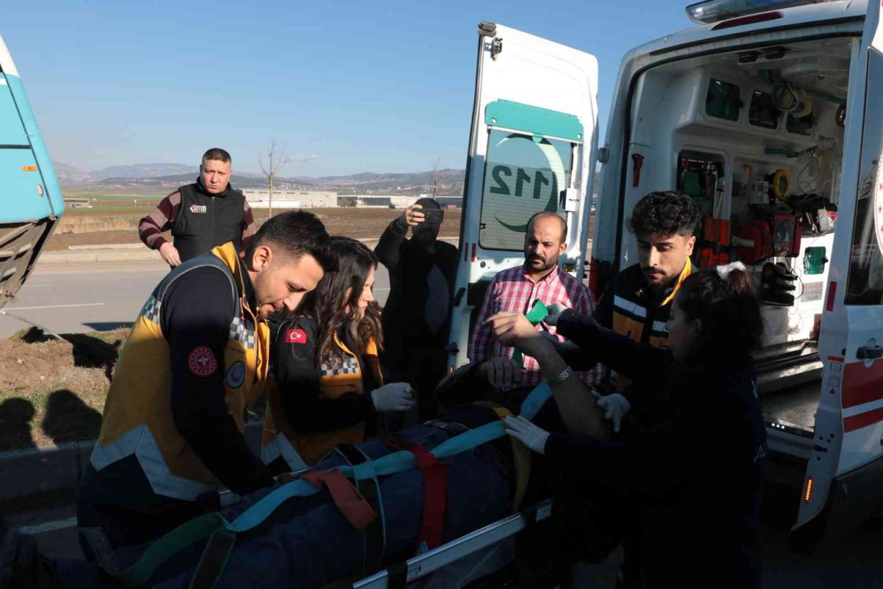 Kahramanmaraş’ta halk otobüsü devrildi: 10’un üzerinde yaralı var