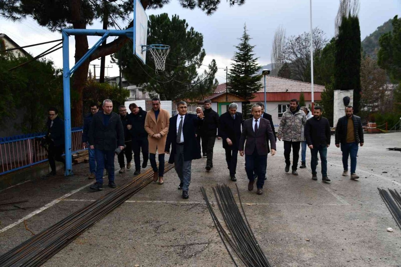 Vali Gürel okul inşaatlarını inceledi