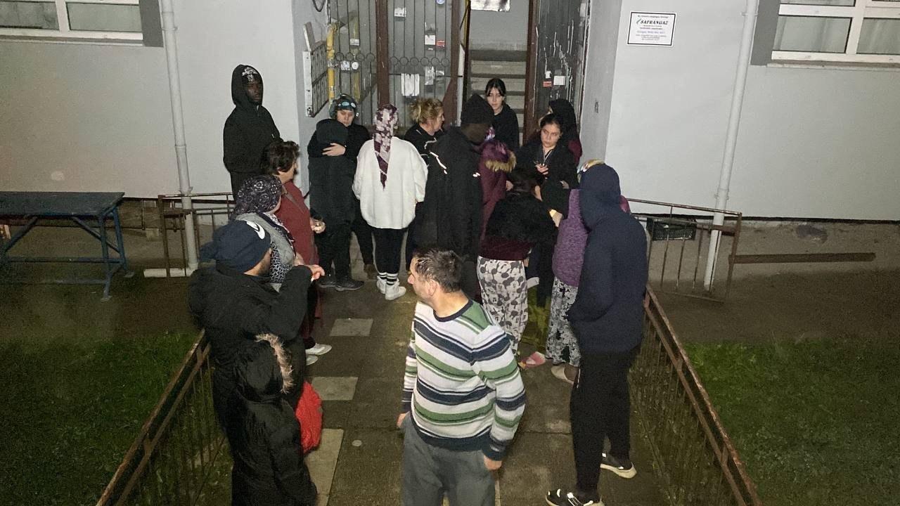 Üçüncü kattan düşen çocuk yaralandı