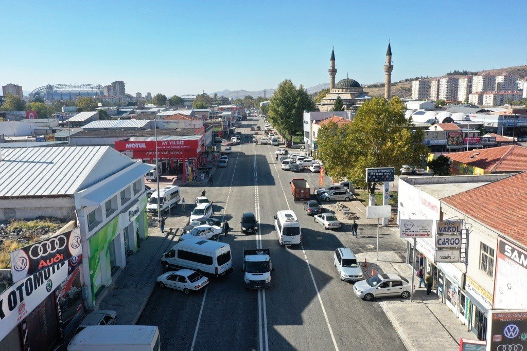 Kocasinan Belediyesi’nden asfaltta da tarihi rekor