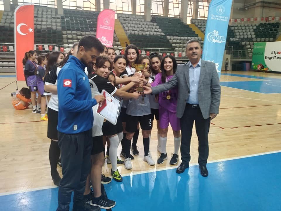 Köyceğiz Anadolu Lisesi Futsal’da il şampiyonu oldu