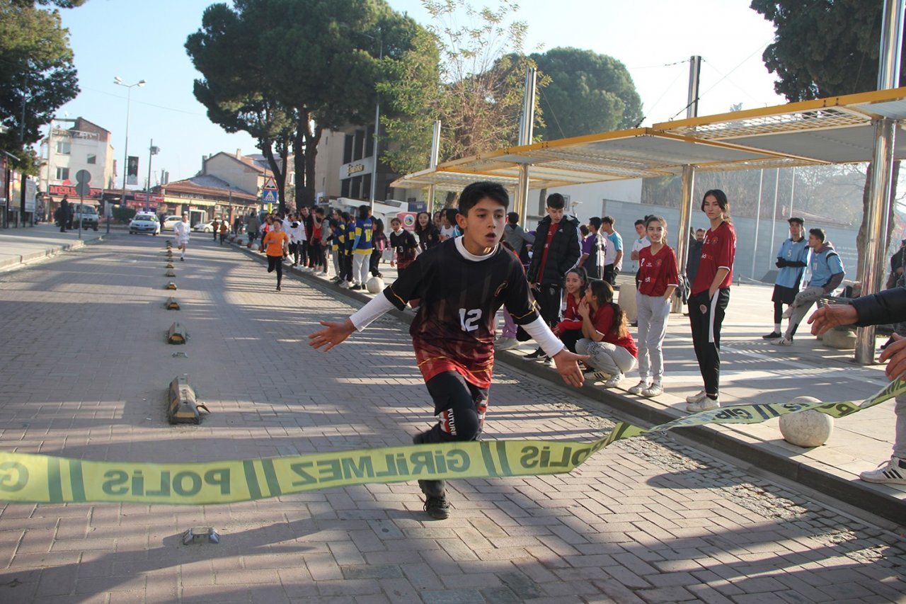 Kula’da Atatürk Kır Koşusu düzenlendi