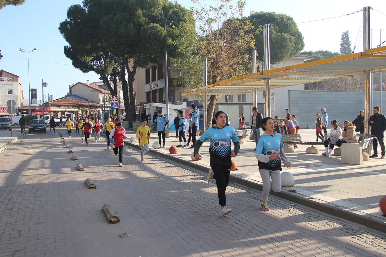 Kula’da Atatürk Kır Koşusu düzenlendi