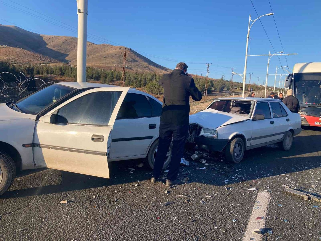 İki otomobil çarpıştı: 1 yaralı