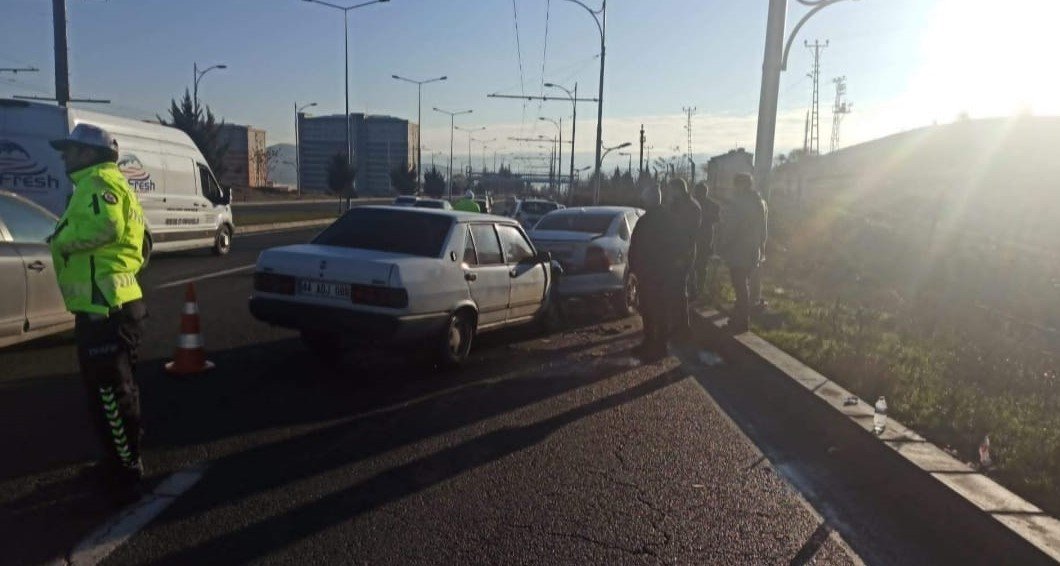 İki otomobil çarpıştı: 1 yaralı