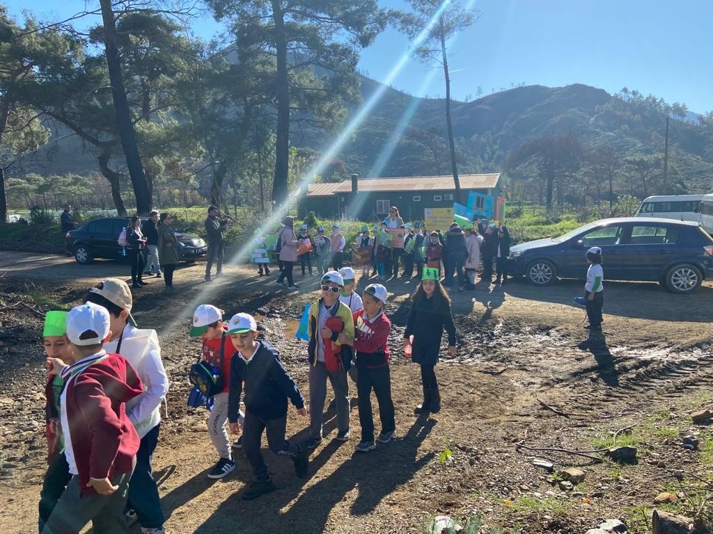 Marmaris’te öğrencilerden ‘mavi yeşil ‘ etkinliği