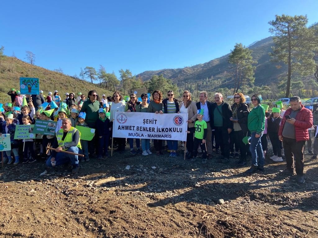 Marmaris’te öğrencilerden ‘mavi yeşil ‘ etkinliği
