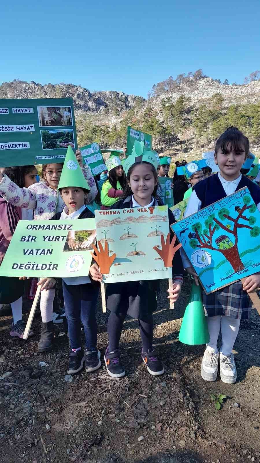 Marmaris’te öğrencilerden ‘mavi yeşil ‘ etkinliği