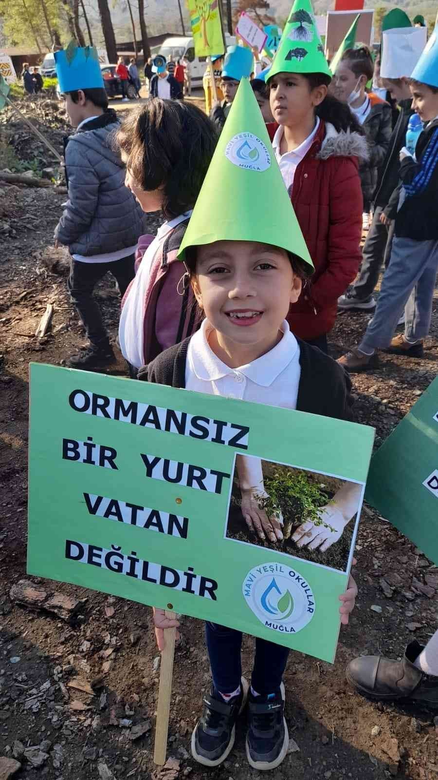 Marmaris’te öğrencilerden ‘mavi yeşil ‘ etkinliği