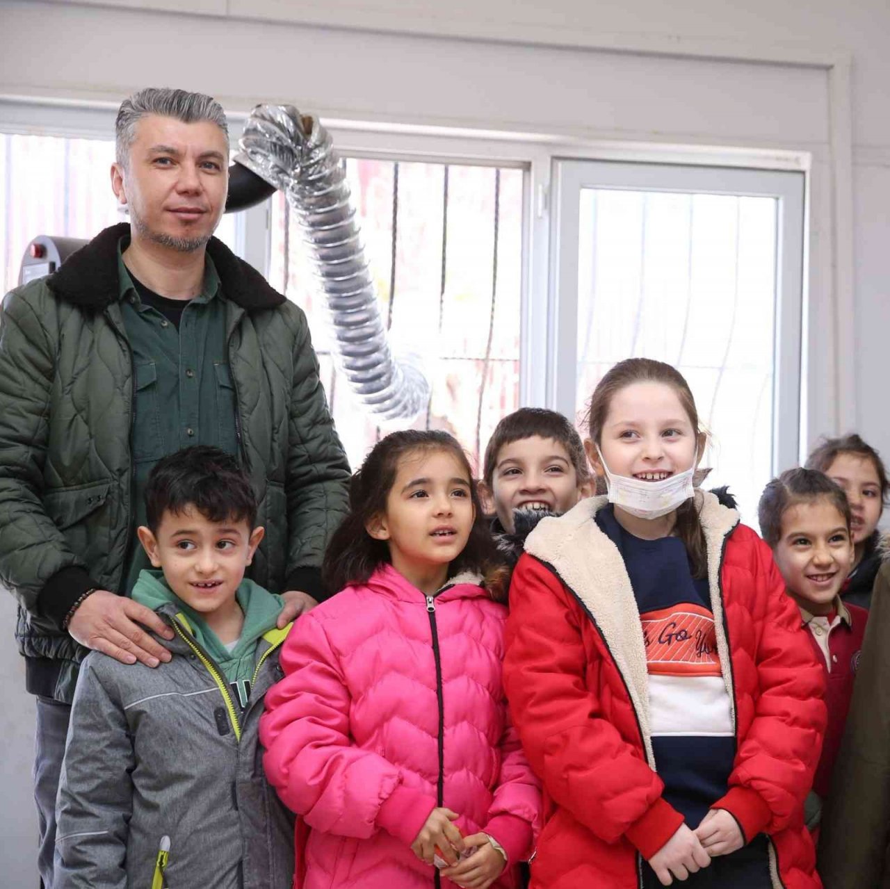 Minik öğrenciler mamaların nasıl üretildiğini gördü