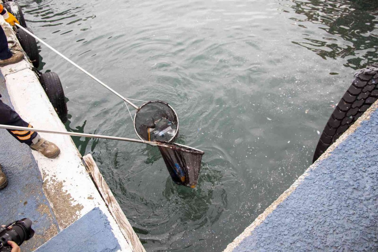 Mersin’de denizden 1 yılda 289 metreküp atık toplandı