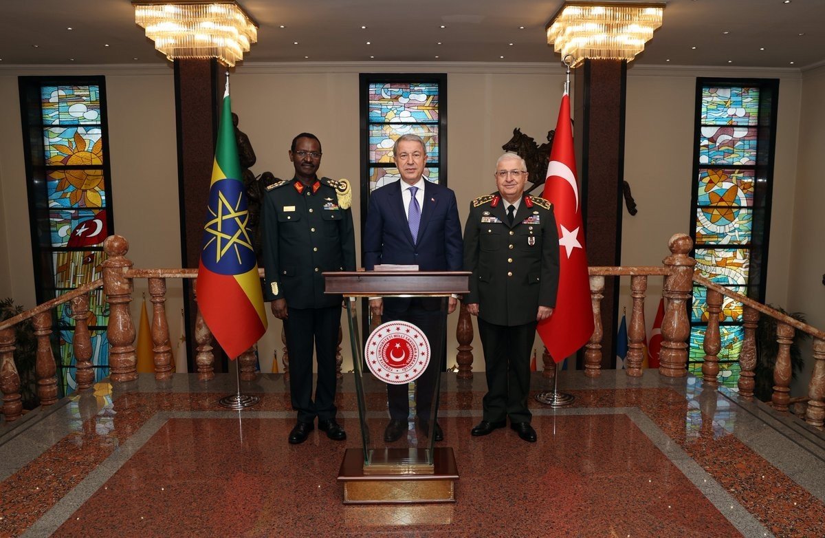 Bakan Akar, Etiyopya Genelkurmay Başkanı Mareşal Birhanu Jula’yı kabul etti