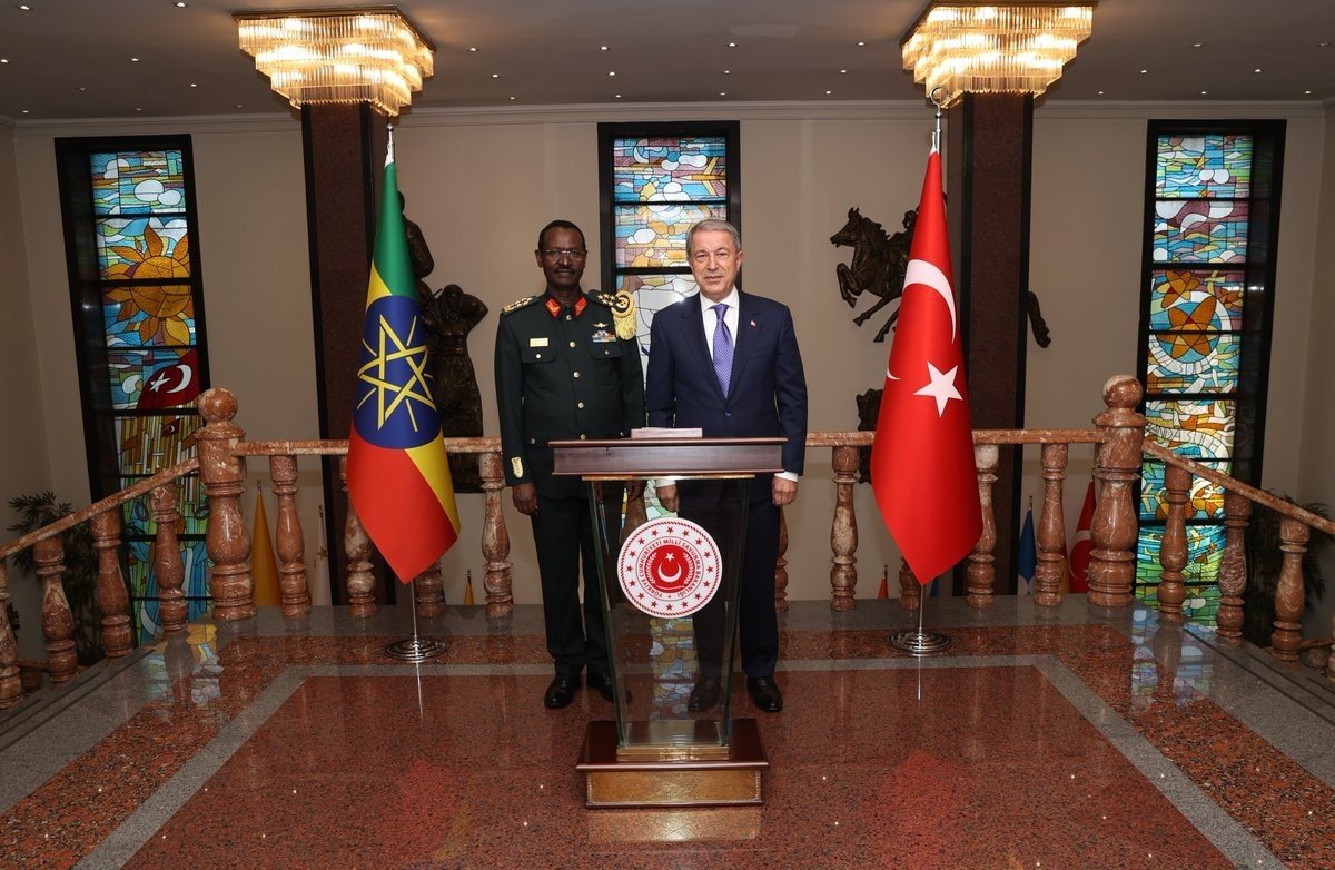 Bakan Akar, Etiyopya Genelkurmay Başkanı Mareşal Birhanu Jula’yı kabul etti