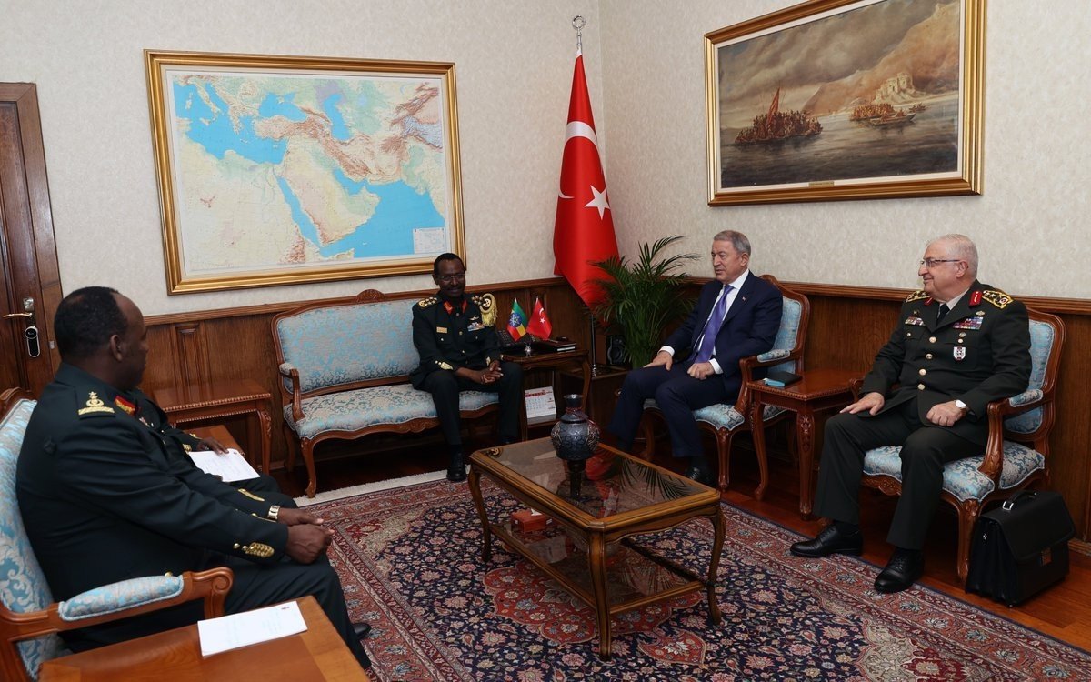 Bakan Akar, Etiyopya Genelkurmay Başkanı Mareşal Birhanu Jula’yı kabul etti