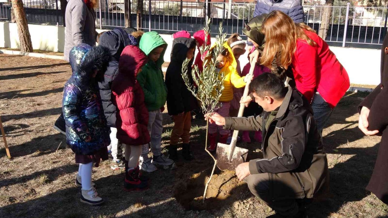 Burdur’da küçük öğrenciler doğayı yaşayarak öğrendi