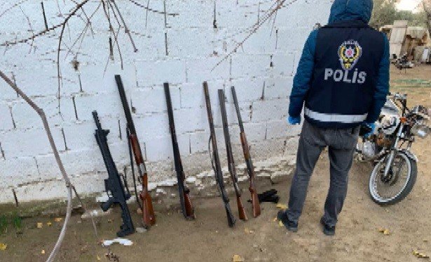 İzmir’de 50 adrese eş zamanlı zehir baskını: 37 gözaltı