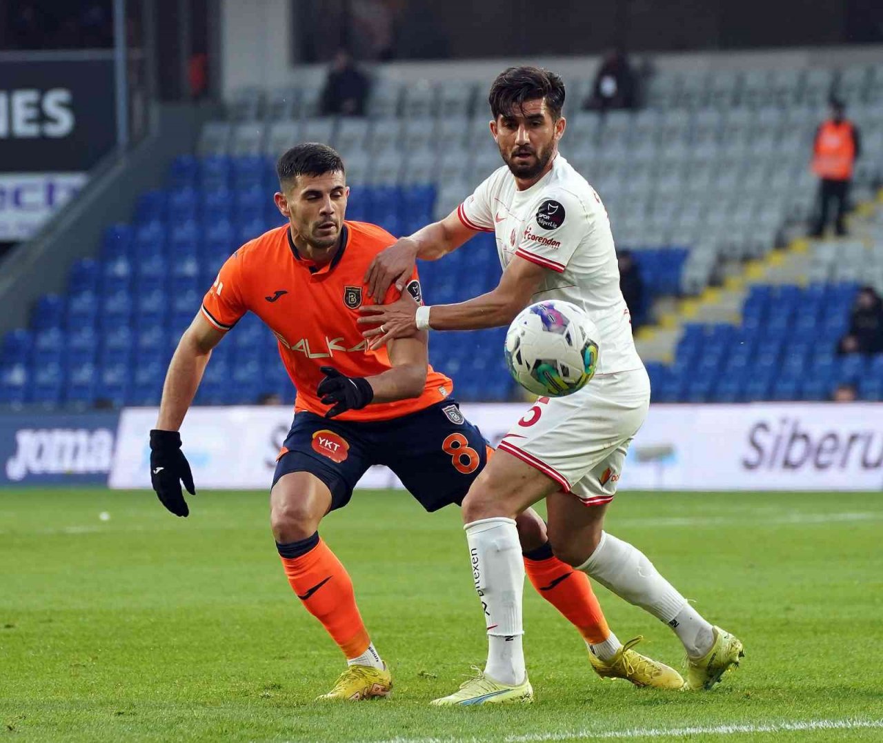 Spor Toto Süper Lig: Medipol Başakşehir: 0 -Antalyaspor: 0 (İlk yarı)