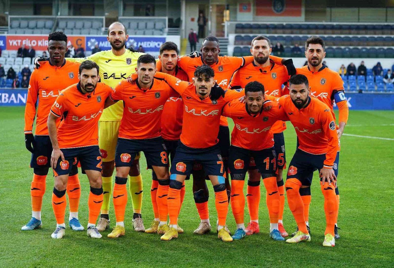 Spor Toto Süper Lig: Medipol Başakşehir: 0 -Antalyaspor: 0 (İlk yarı)