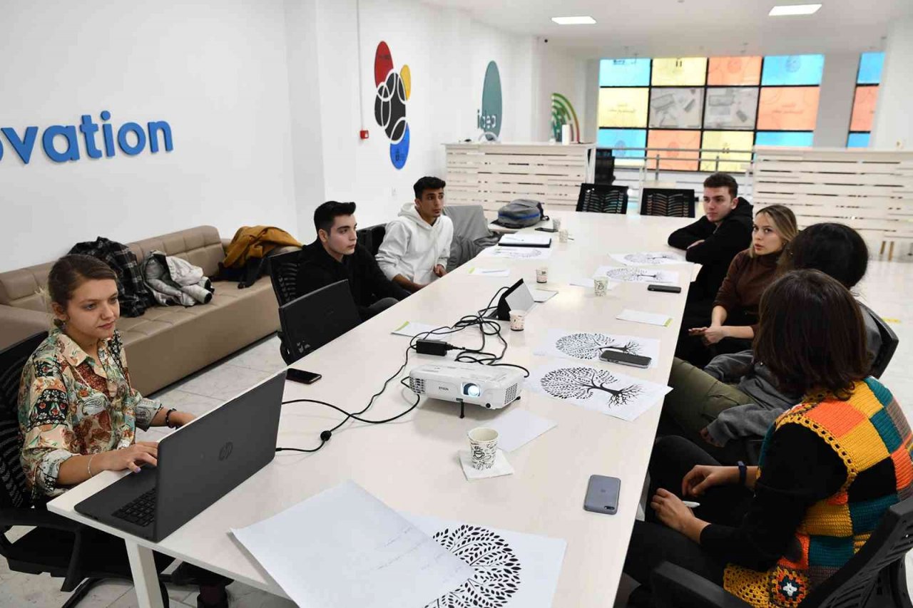 Sosyal girişimcilik eğitimi ve sorun ağacı atölyesi gerçekleştirildi