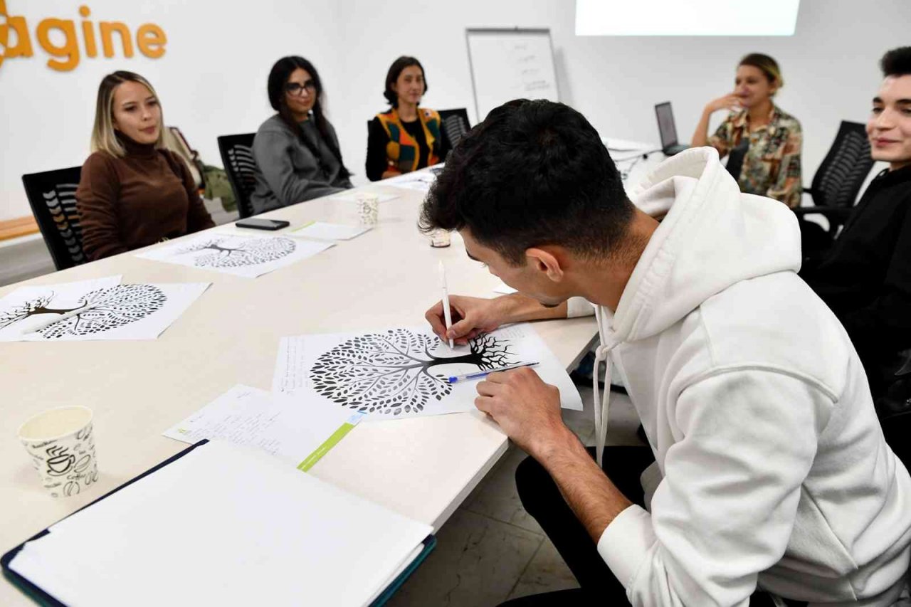 Sosyal girişimcilik eğitimi ve sorun ağacı atölyesi gerçekleştirildi