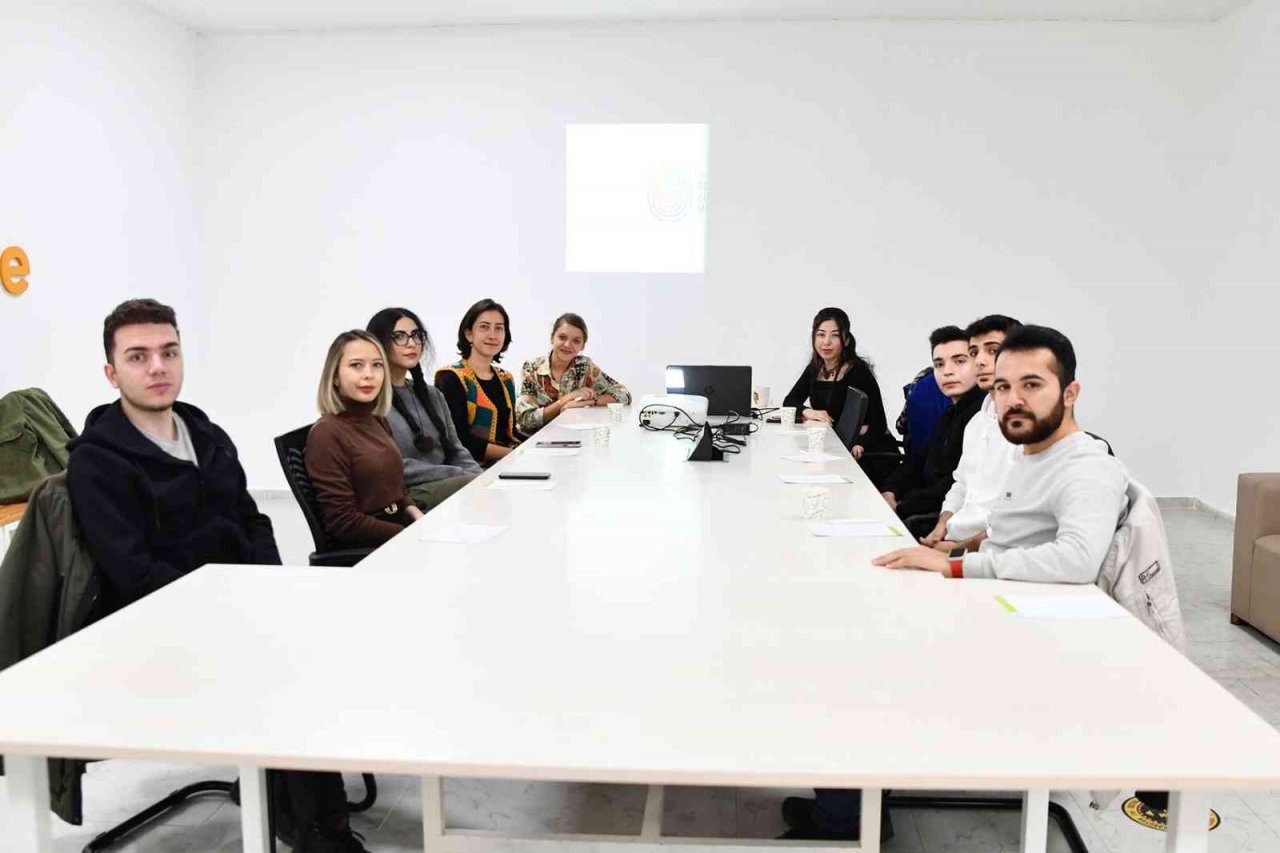 Sosyal girişimcilik eğitimi ve sorun ağacı atölyesi gerçekleştirildi