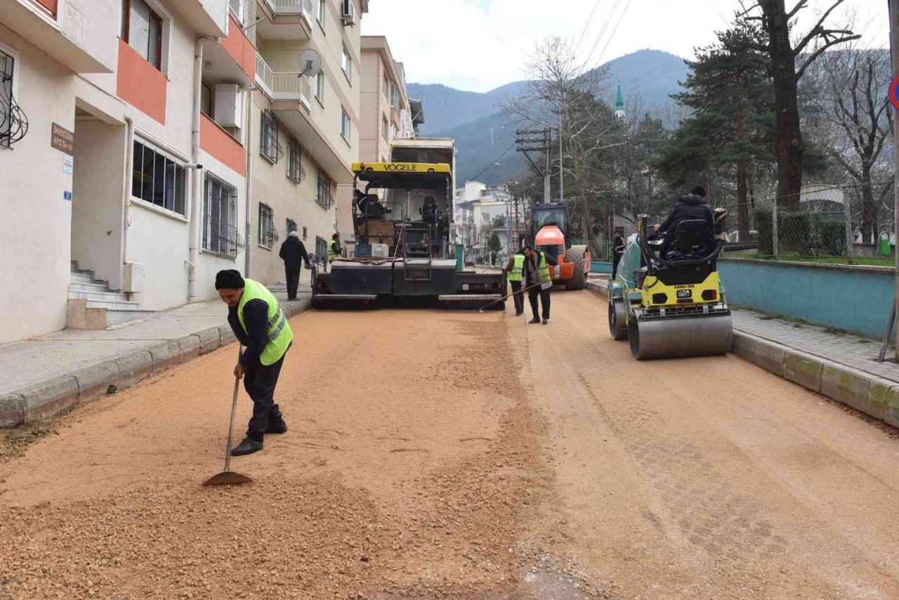 Yıldırım’da yol hamlesi devam ediyor