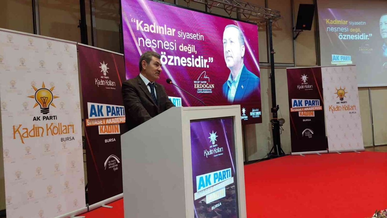 “Siyaset Akademisi Kadın” yoğun katılımla devam ediyor