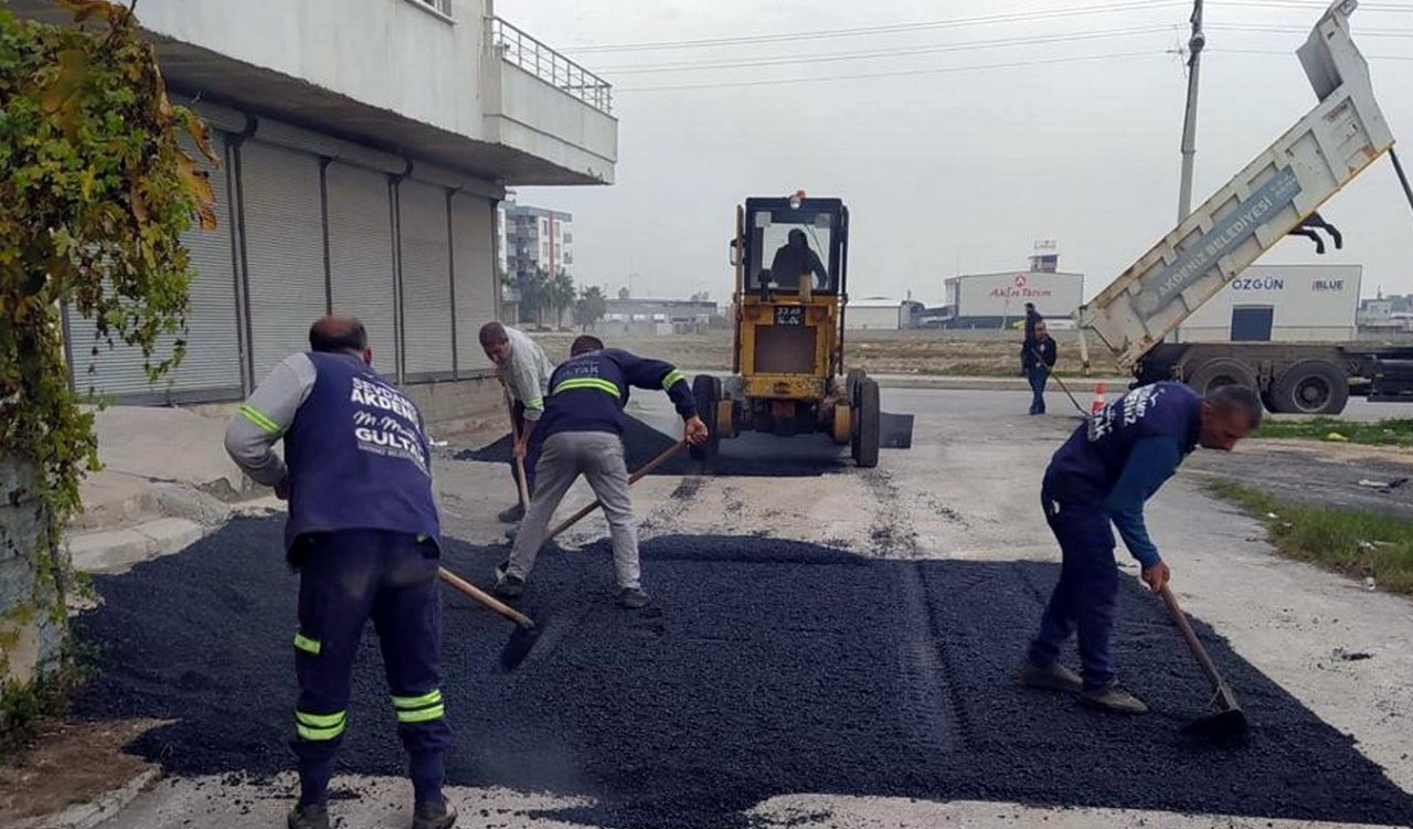 Akdeniz’de sokak yenileme ve yeni yol çalışmaları