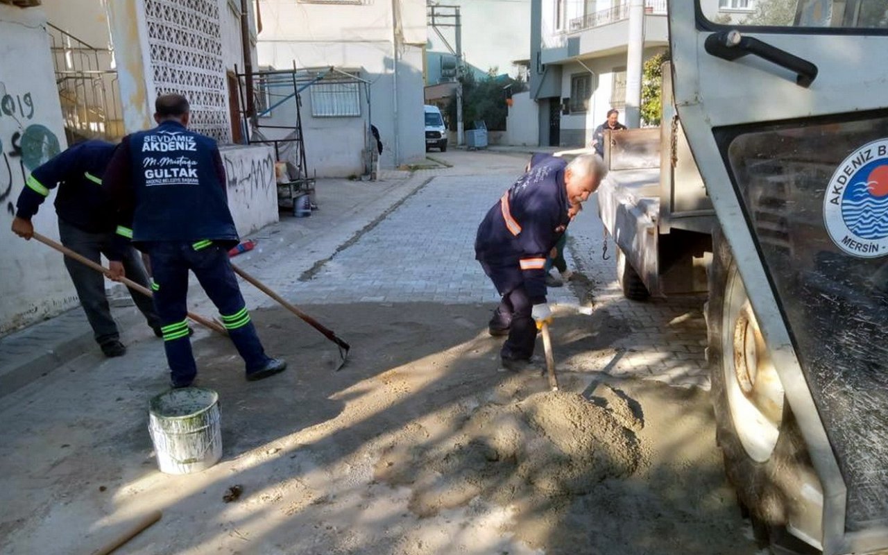 Akdeniz’de sokak yenileme ve yeni yol çalışmaları