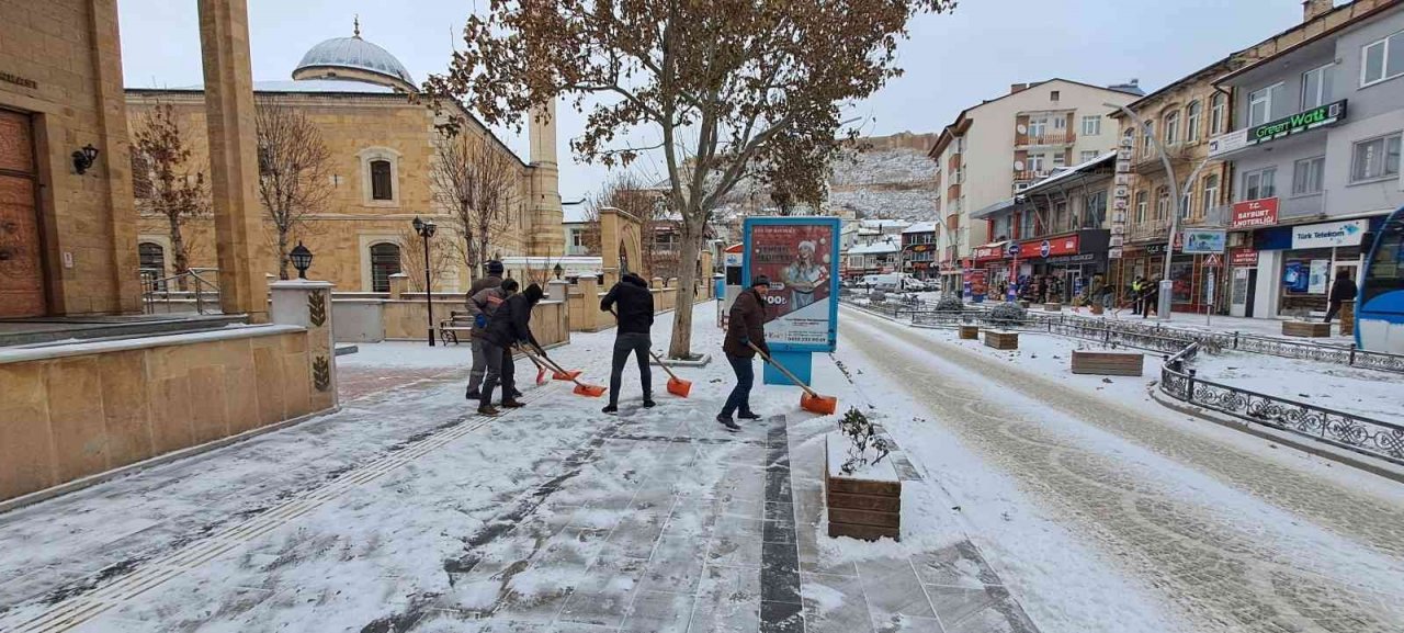 Bayburt’ta karla mücadele çalışması