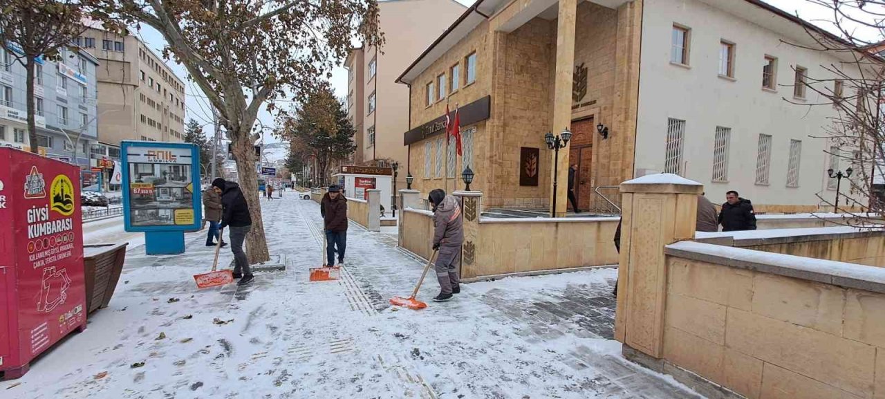 Bayburt’ta karla mücadele çalışması