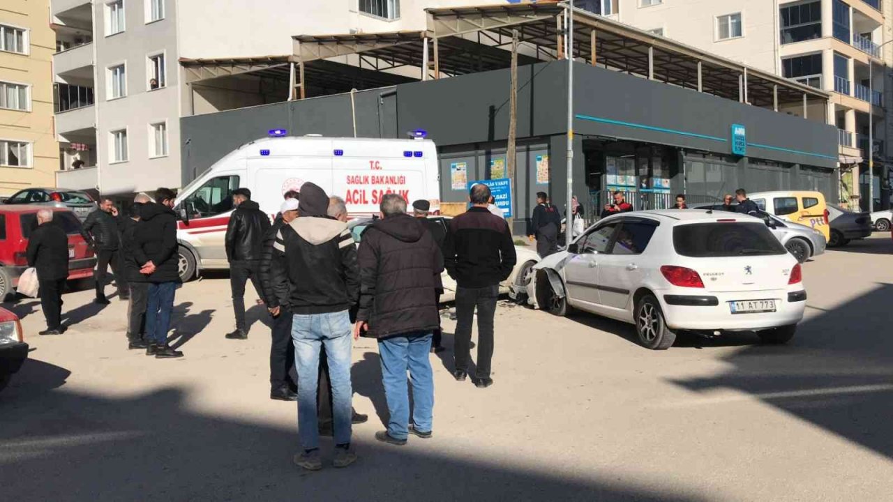 Bilecik’te yaşanan trafik kazasında 3 kişi yaralandı