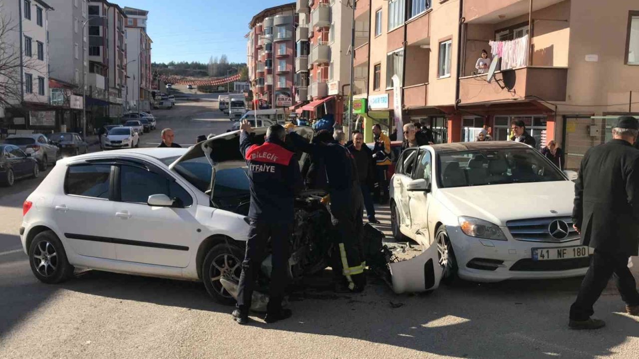 Bilecik’te yaşanan trafik kazasında 3 kişi yaralandı