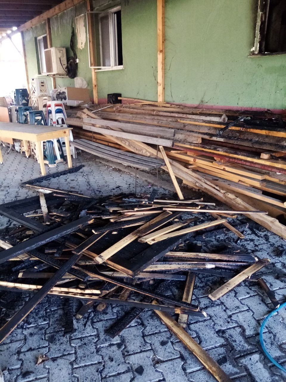 Camide yangın çıktı