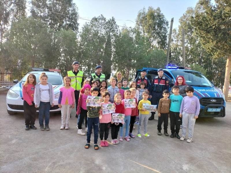 Bozyazı’da jandarmadan öğrencilere trafik eğitimi